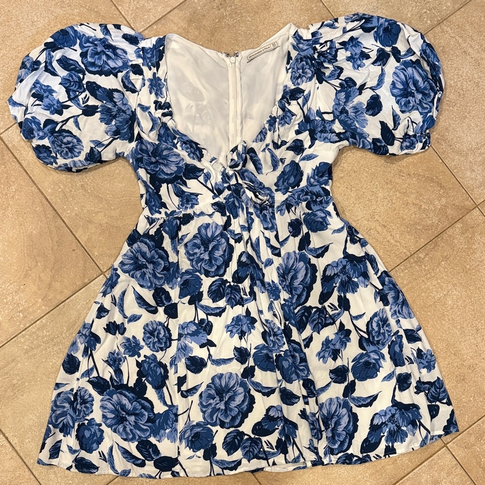 Abercrombie & Fitch White and Blue Floral Women’s Dress